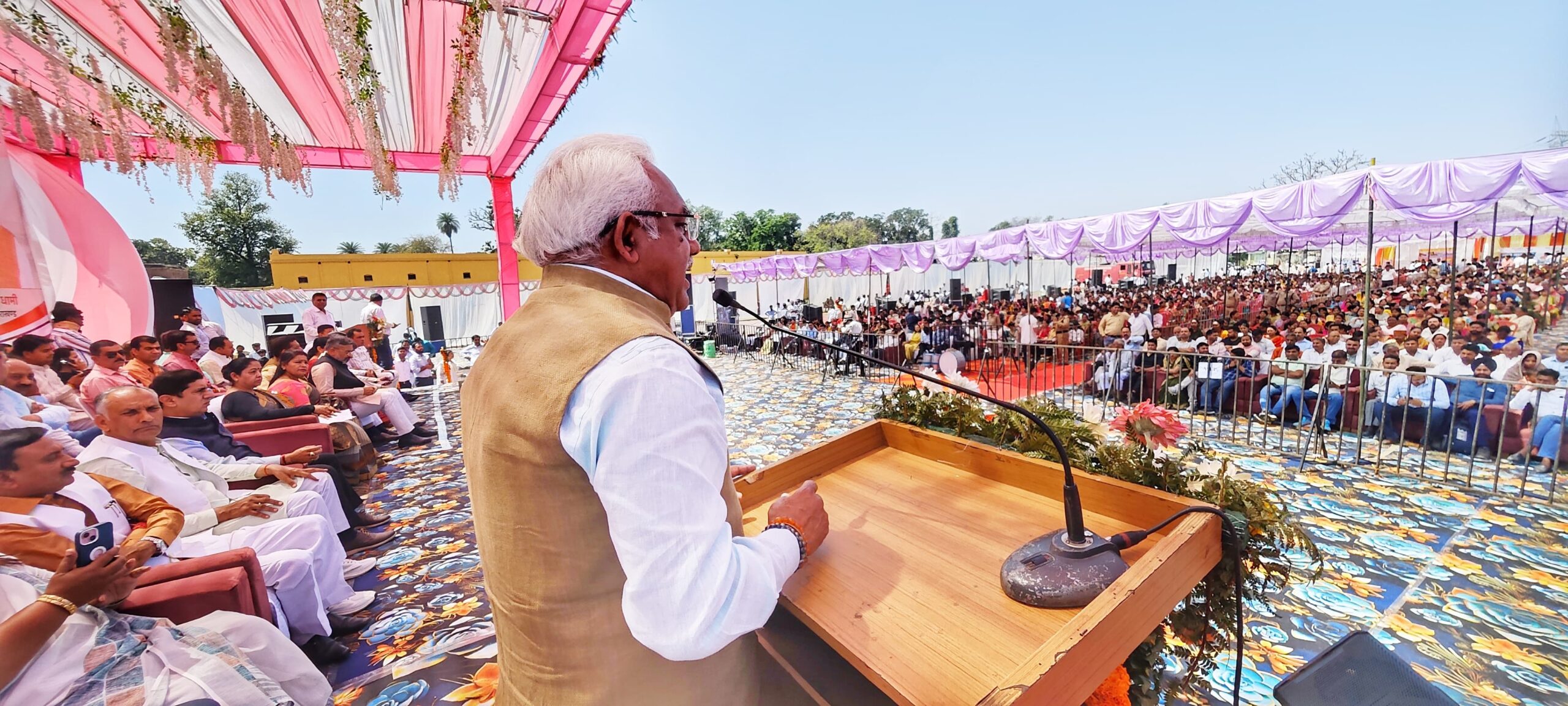 हरिद्वार में उमड़ा जनसैलाब! सरकार के 3 साल, विकास की बहार: ऋषिकुल मैदान में मेगा शिविर का आयोजन