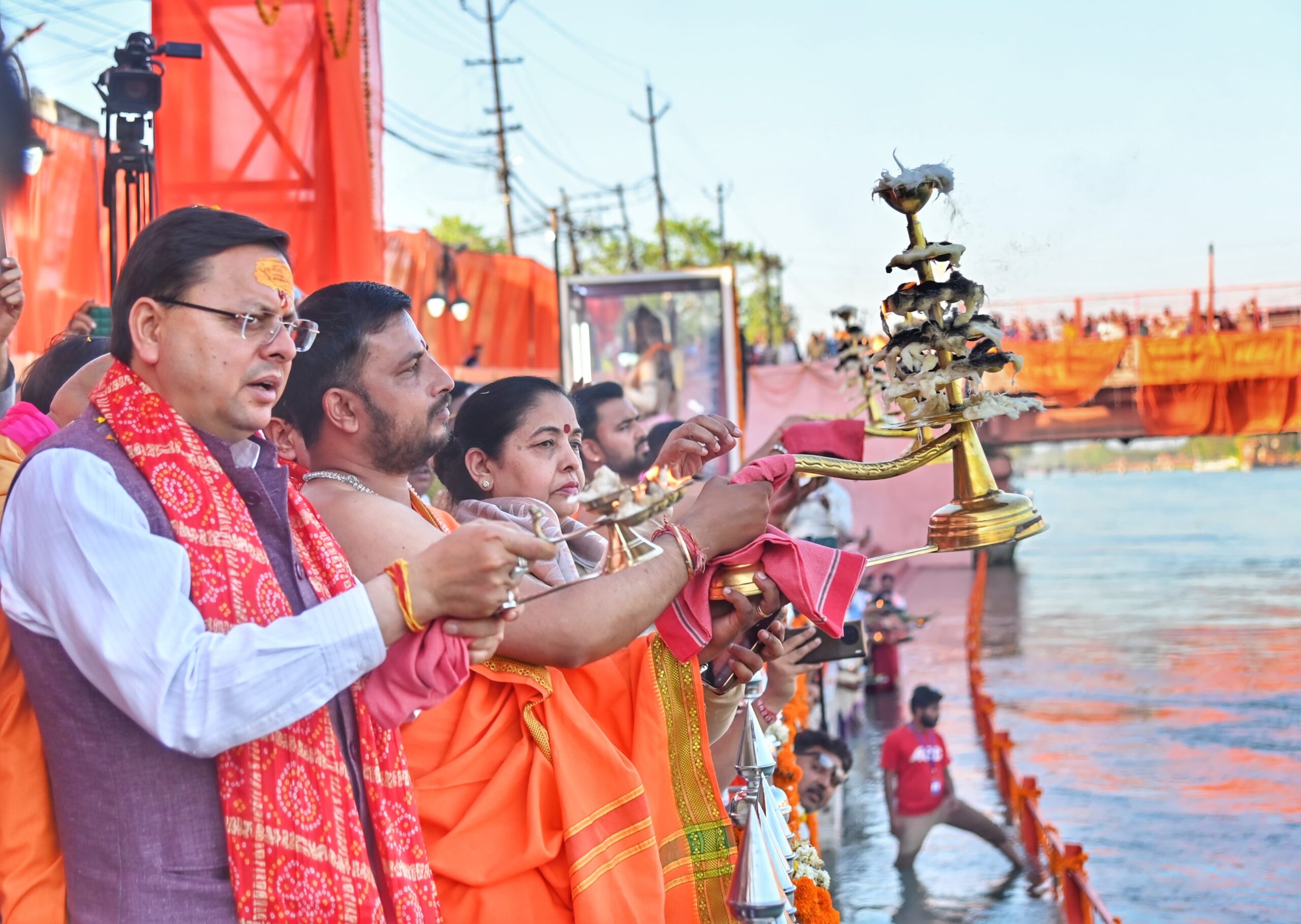 रुड़की में मुख्यमंत्री धामी ने किया मां गंगा आरती का शुभारंभ!