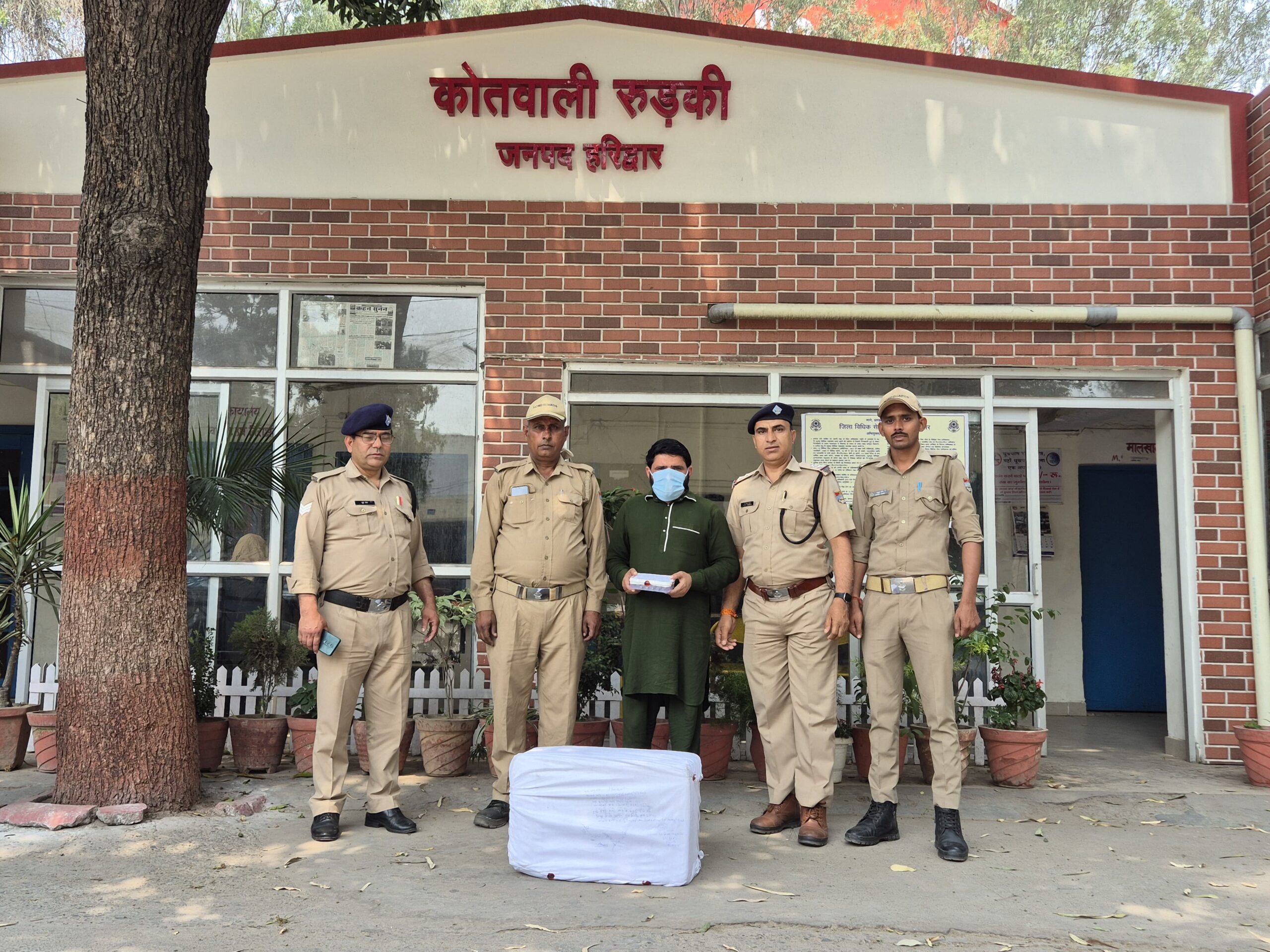 हरिद्वार पुलिस का फिल्मी स्टाइल एक्शन! कार की डिग्गी से नशीले इंजेक्शन की बड़ी खेप बरामद, तस्कर गिरफ्तार