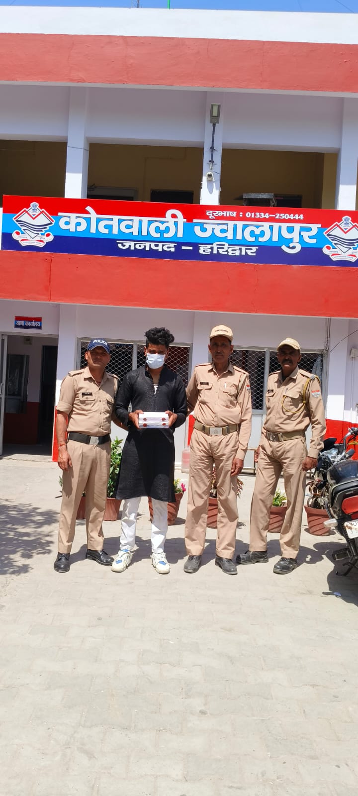 ज्वालापुर पुलिस की बड़ी कार्रवाई, लग्जरी कार से नशा तस्कर गिरफ्तार!