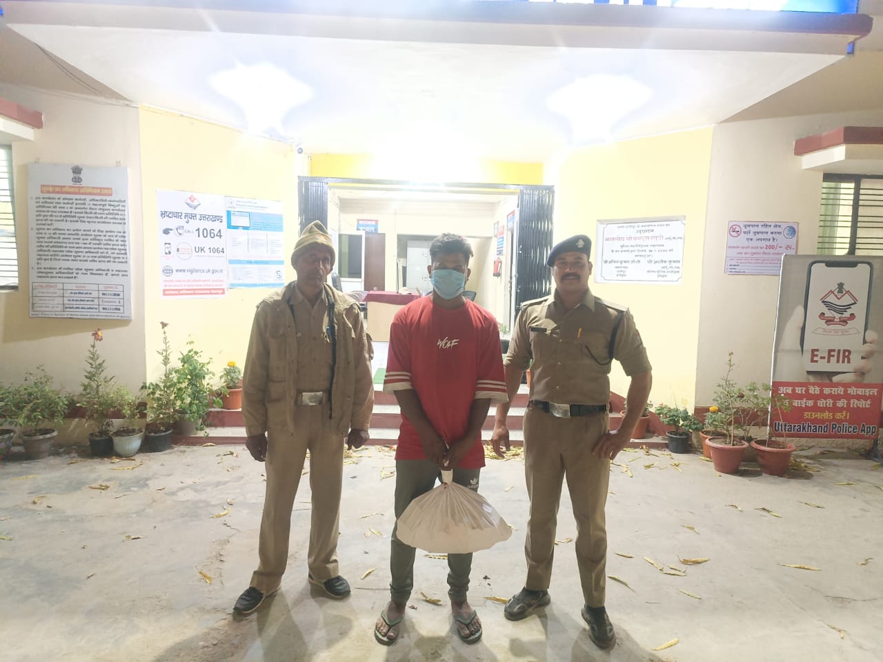 रानीपुर पुलिस की बड़ी कार्रवाई, अवैध शराब तस्कर 40 पव्वों के साथ गिरफ्तार