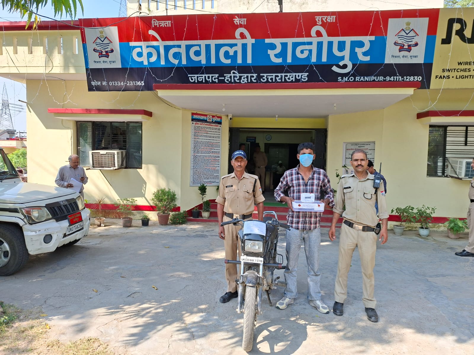 हरिद्वार पुलिस का 'दिवाली धमाका'! अवैध तमंचे के साथ शातिर स्नैचर गिरफ्तार, महिला से झपटी थी चेन