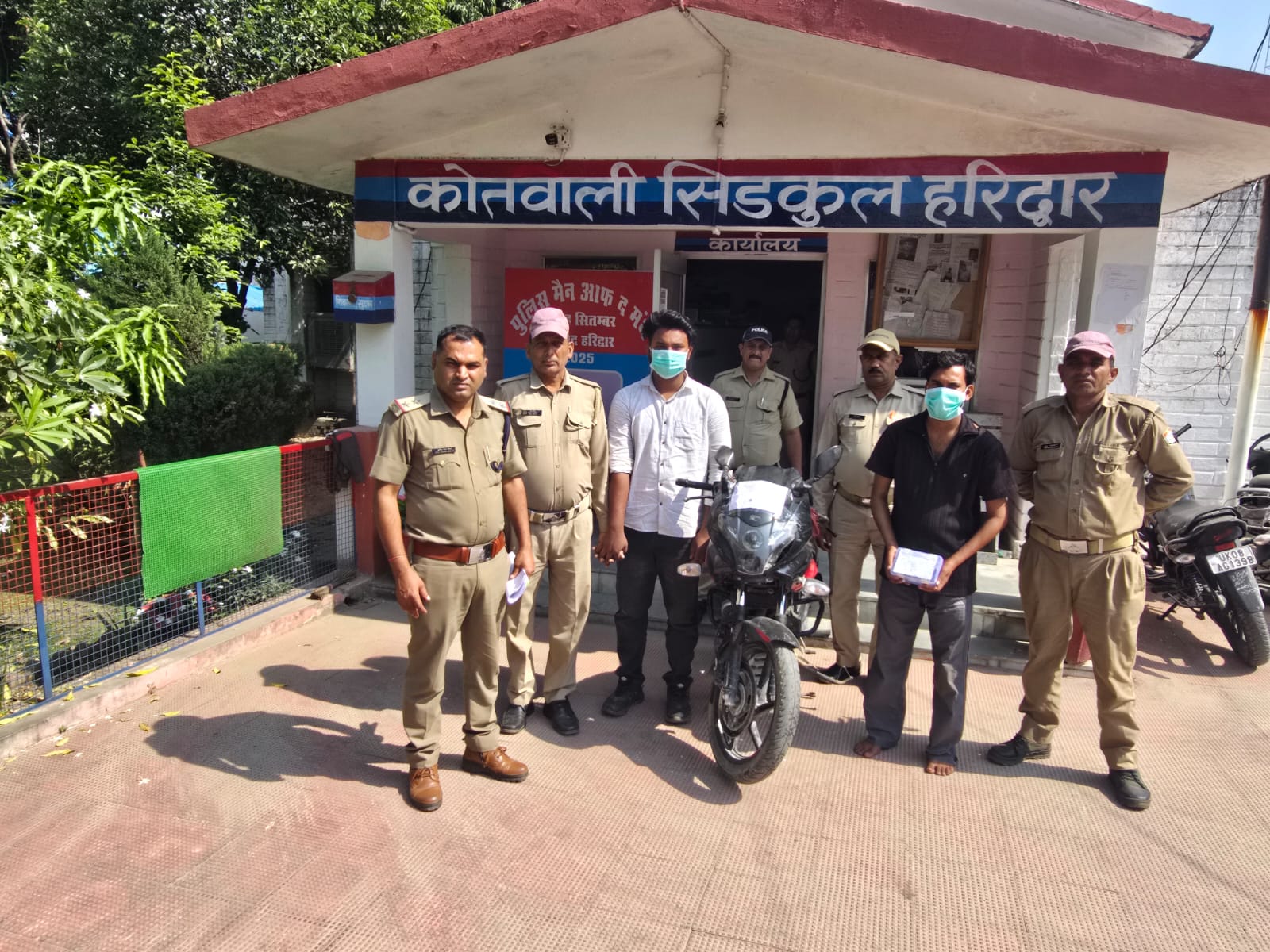 हरिद्वार: चलती बाइक से मोबाइल छीनने वाले 2 लुटेरे दबोचे, पुलिस ने 24 घंटे में किया खुलासा!